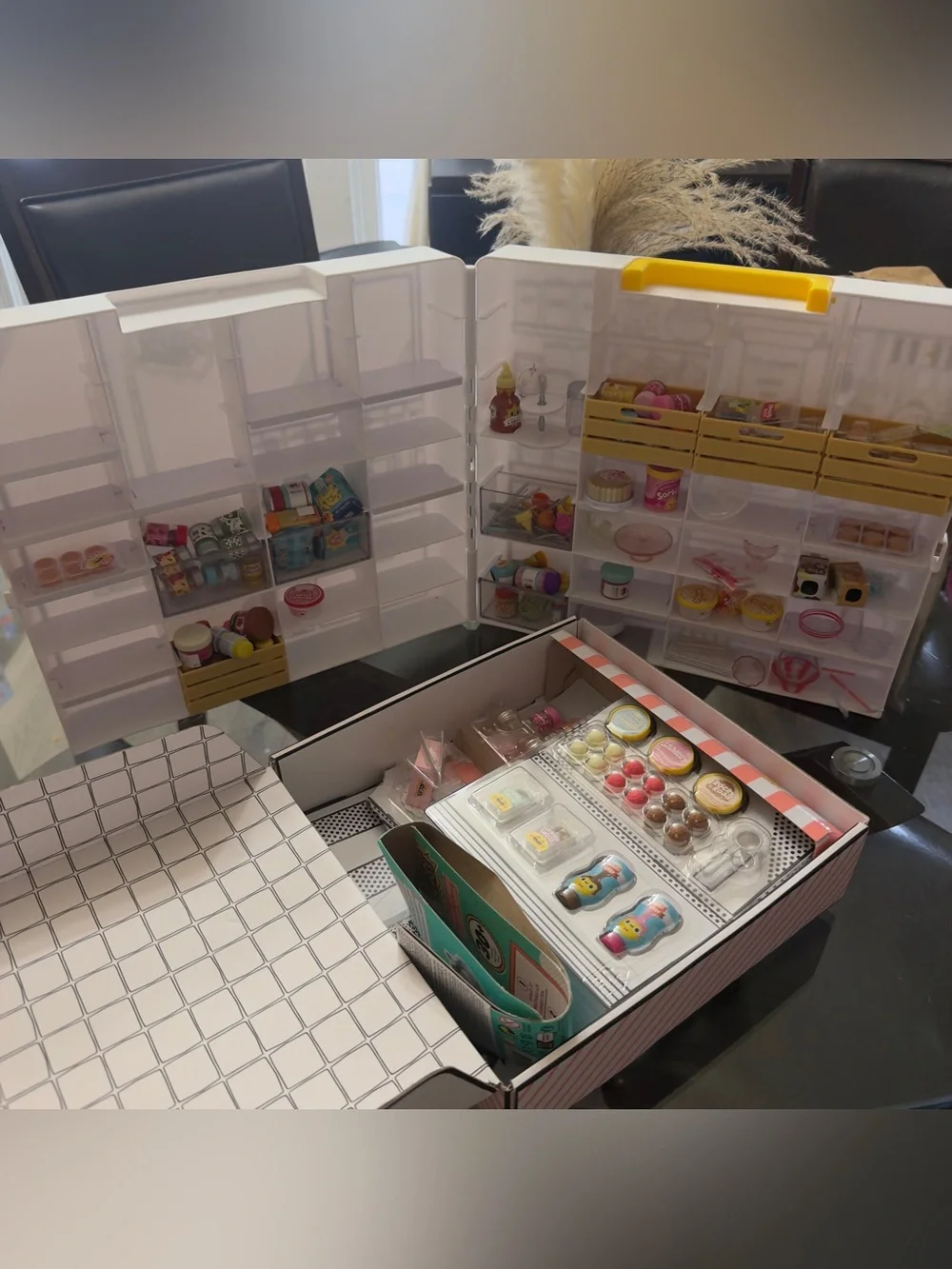 MGA’s Miniverse Make It Mini Food All You Can Eat Case 60+Large Accessories Lot